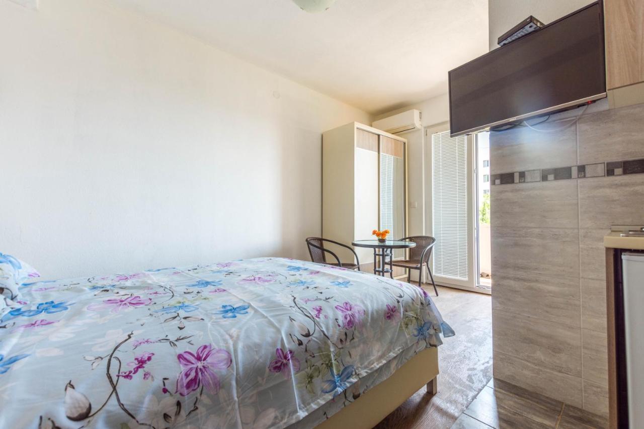 Apartment Elena *
